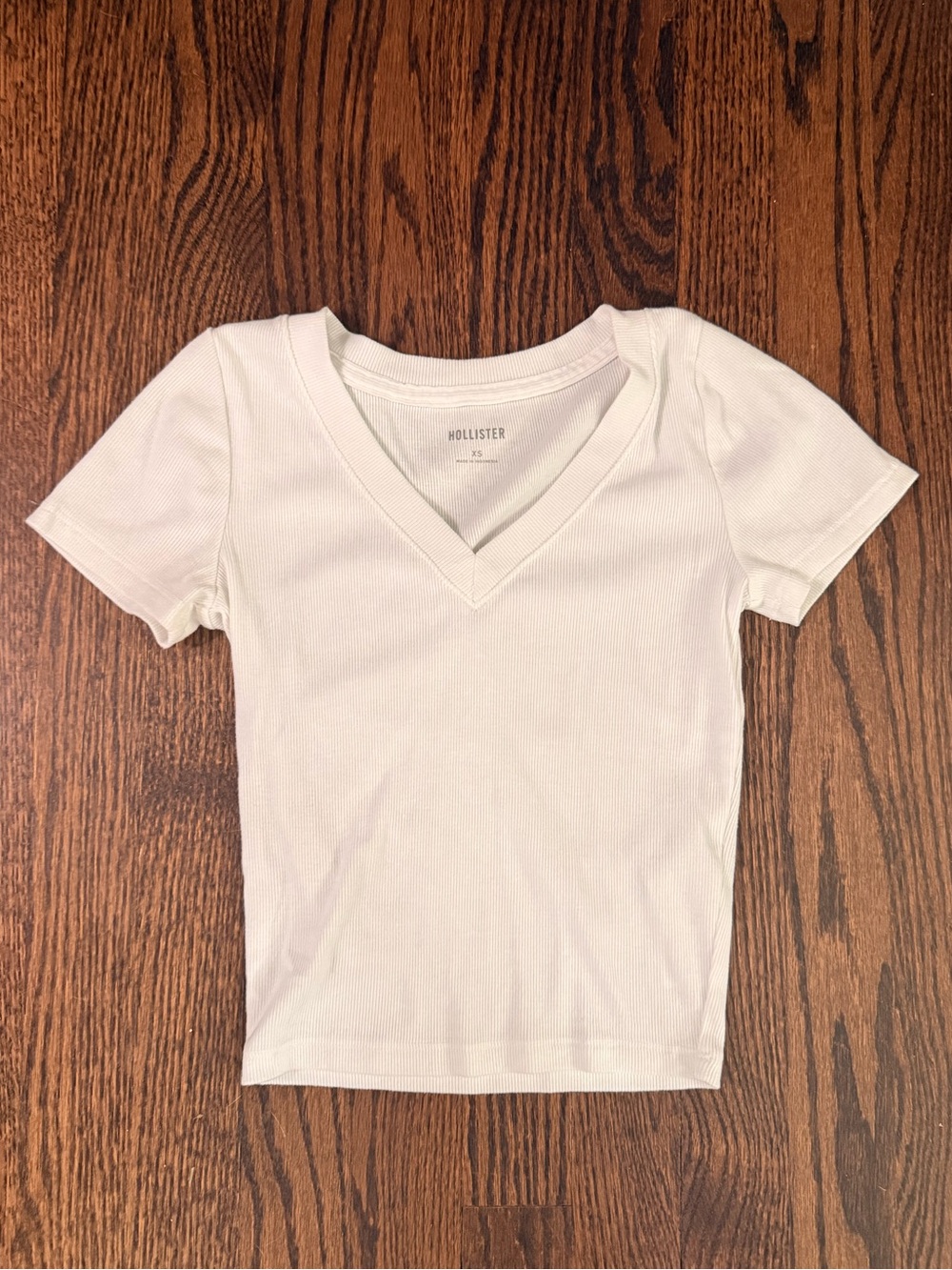 Hollister White Ribbed V-Neck Short Sleeve Tee